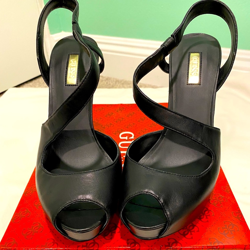 Guess Hilario Black Leather curve strap pump